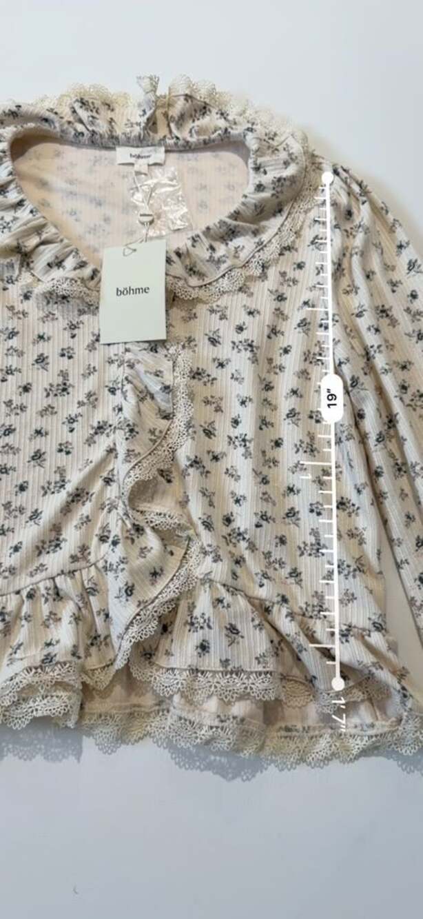 Böhme Monty Cottage Boho Whimsy Floral Ruffle Top with Lace Trim - Picture 5 of 7